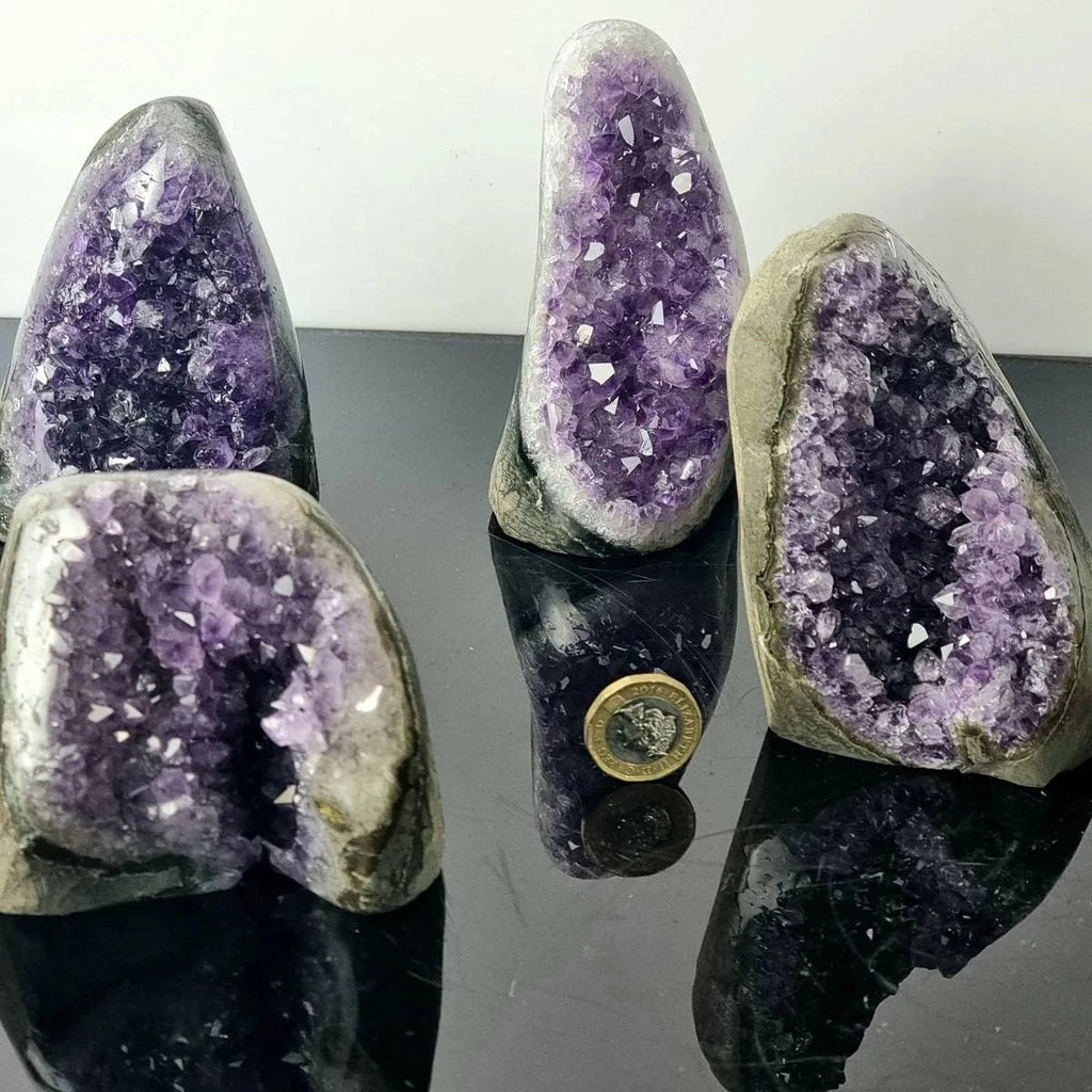 Earth and Elements Jewellery

https://www.earthandelements.co.uk › products › amethyst-geode-a-451-600g