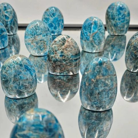 Earth and Elements Jewellery

https://www.earthandelements.co.uk › products › blue-apatite-crystal-natural-stone-150-200g