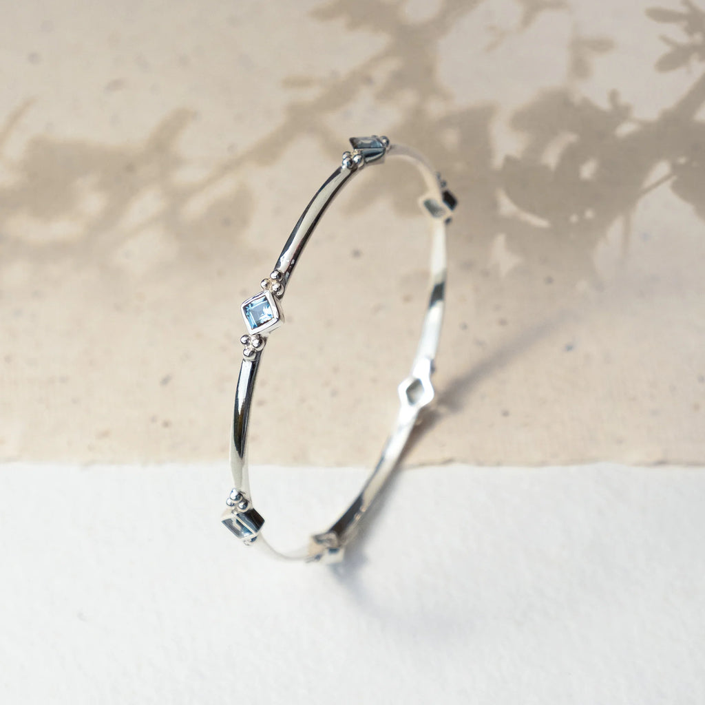 Earth and Elements Jewellery

https://www.earthandelements.co.uk › products › divinity-princess-bangle-blue-topaz