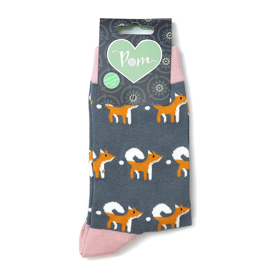 Earth and Elements Jewellery

https://www.earthandelements.co.uk › products › grey-and-pink-fox-themed-organic-cotton-blend-socks