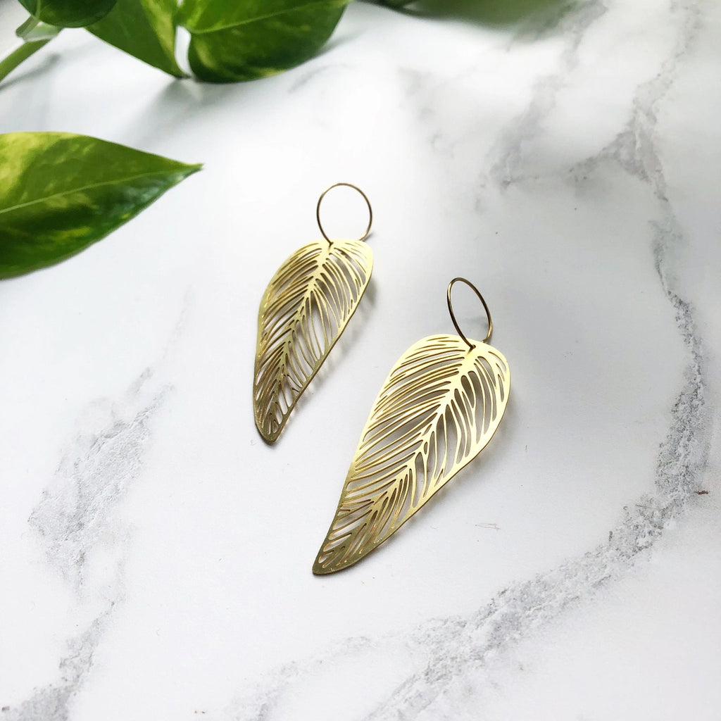 Earth and Elements Jewellery

https://www.earthandelements.co.uk › products › leaf-hoop-earrings-gold-silver