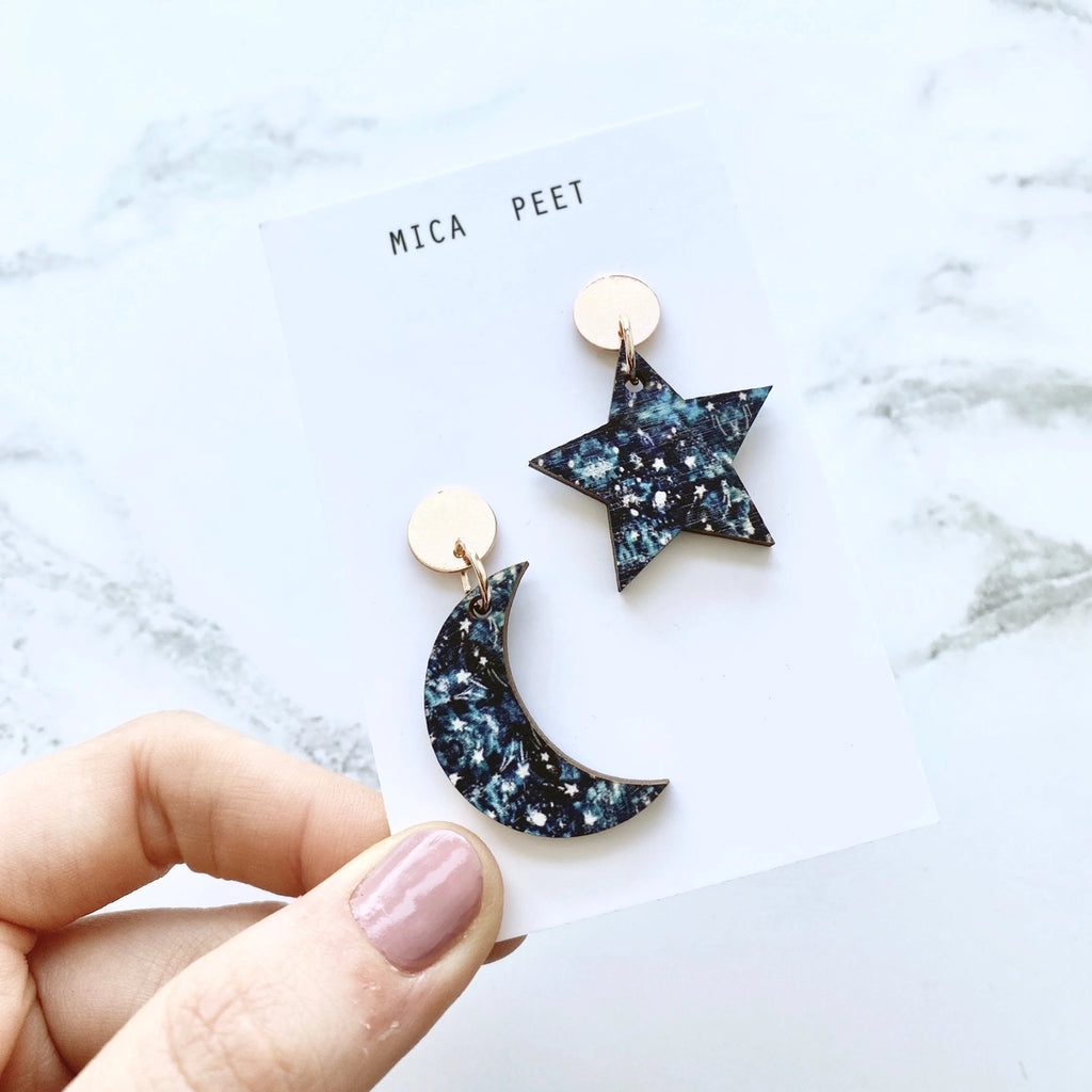 Earth and Elements Jewellery

https://www.earthandelements.co.uk › products › statement-moon-star-drop-earrings