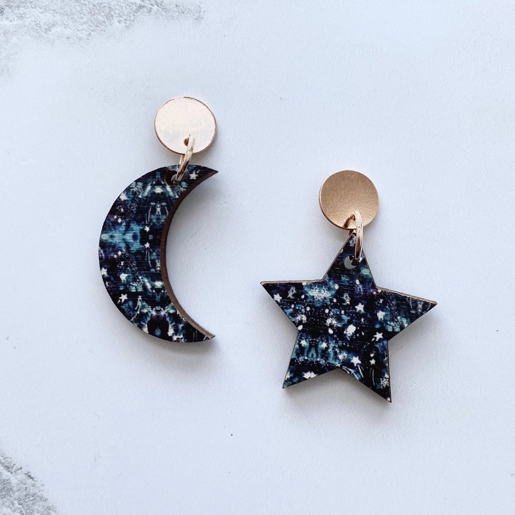 Earth and Elements Jewellery

https://www.earthandelements.co.uk › products › statement-moon-star-drop-earrings