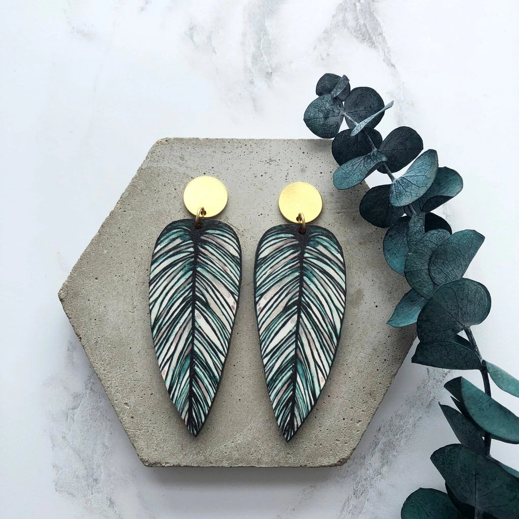 Earth and Elements Jewellery

https://www.earthandelements.co.uk › products › calathea-whitesar-leaf-drop-earrings