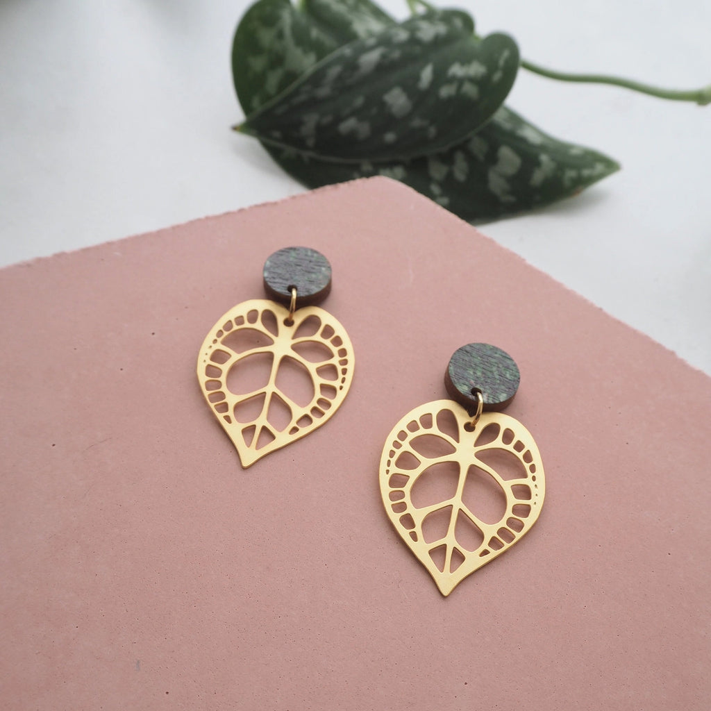 Earth and Elements Jewellery

https://www.earthandelements.co.uk › products › gold-anthurium-drop-earrings