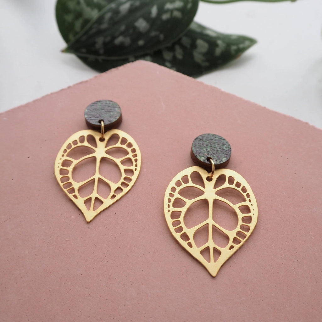 Earth and Elements Jewellery

https://www.earthandelements.co.uk › products › gold-anthurium-drop-earrings