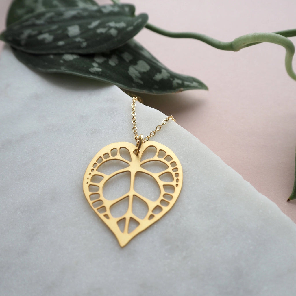 Earth and Elements Jewellery

https://www.earthandelements.co.uk › products › gold-anthurium-leaf-necklace