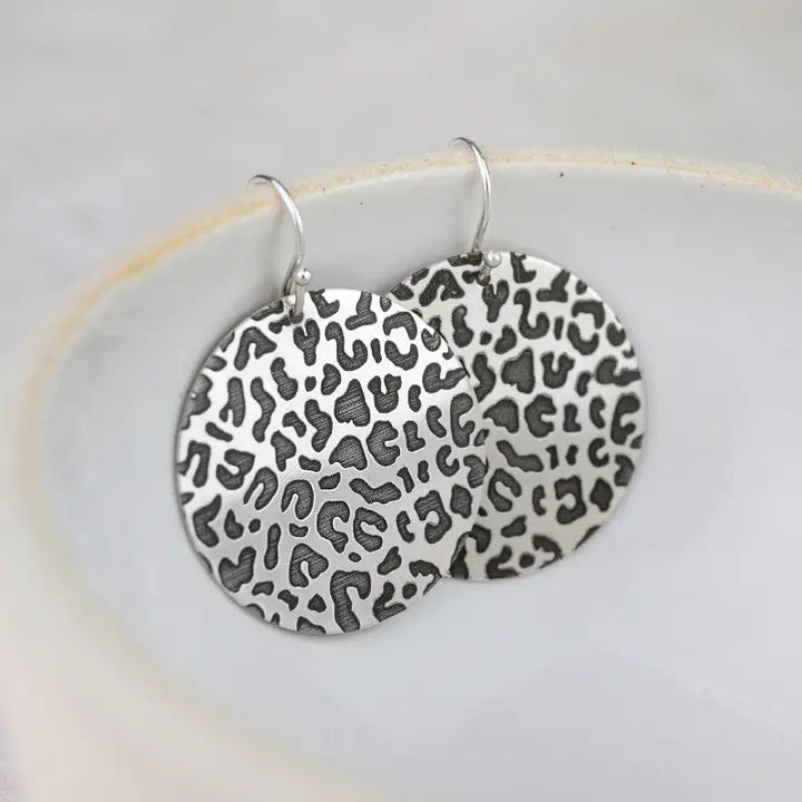 Earth and Elements Jewellery

https://www.earthandelements.co.uk › products › sterling-silver-large-leopard-print-disc-earrings