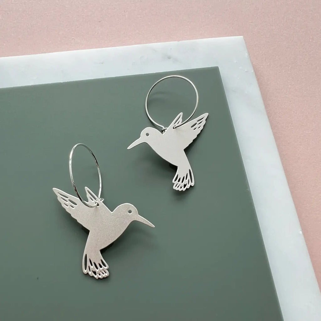 Earth and Elements Jewellery

https://www.earthandelements.co.uk › products › silver-hummingbird-hoop-earrings