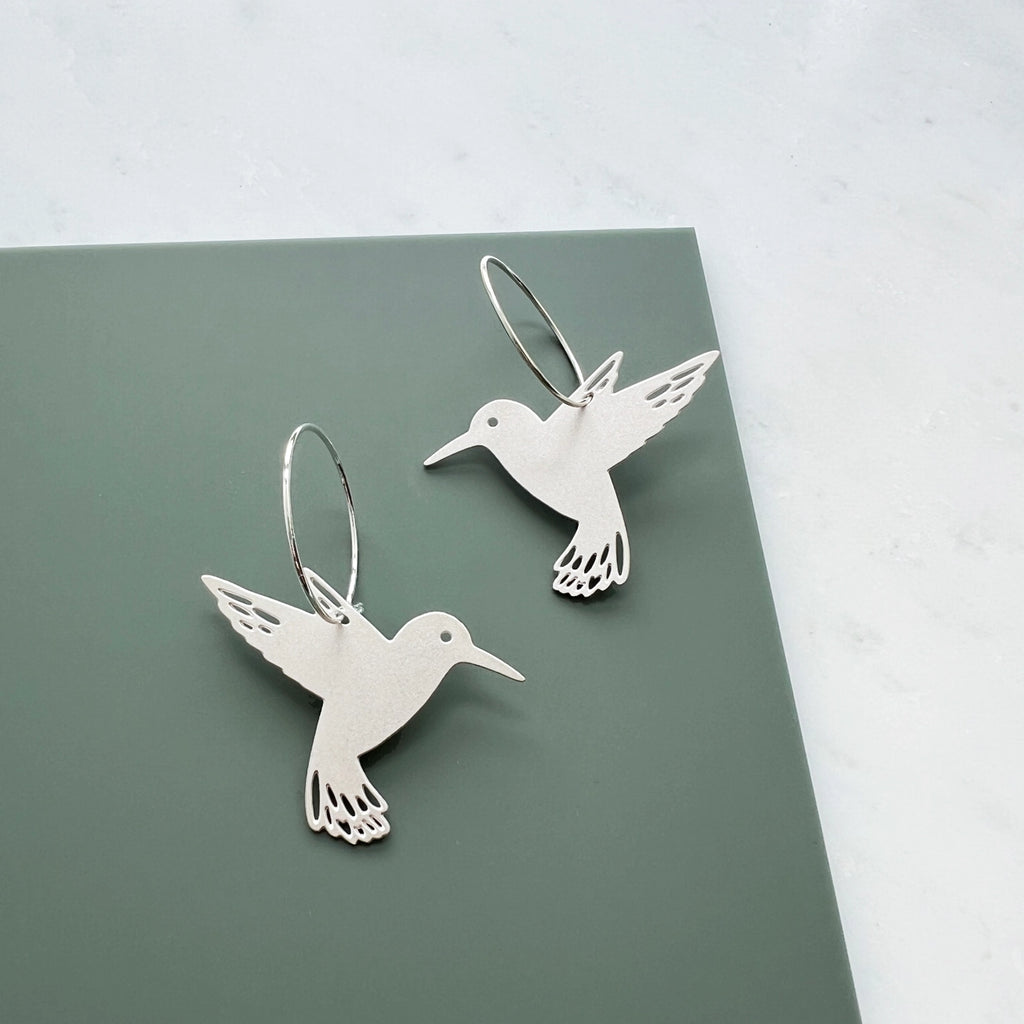 Earth and Elements Jewellery

https://www.earthandelements.co.uk › products › silver-hummingbird-hoop-earrings