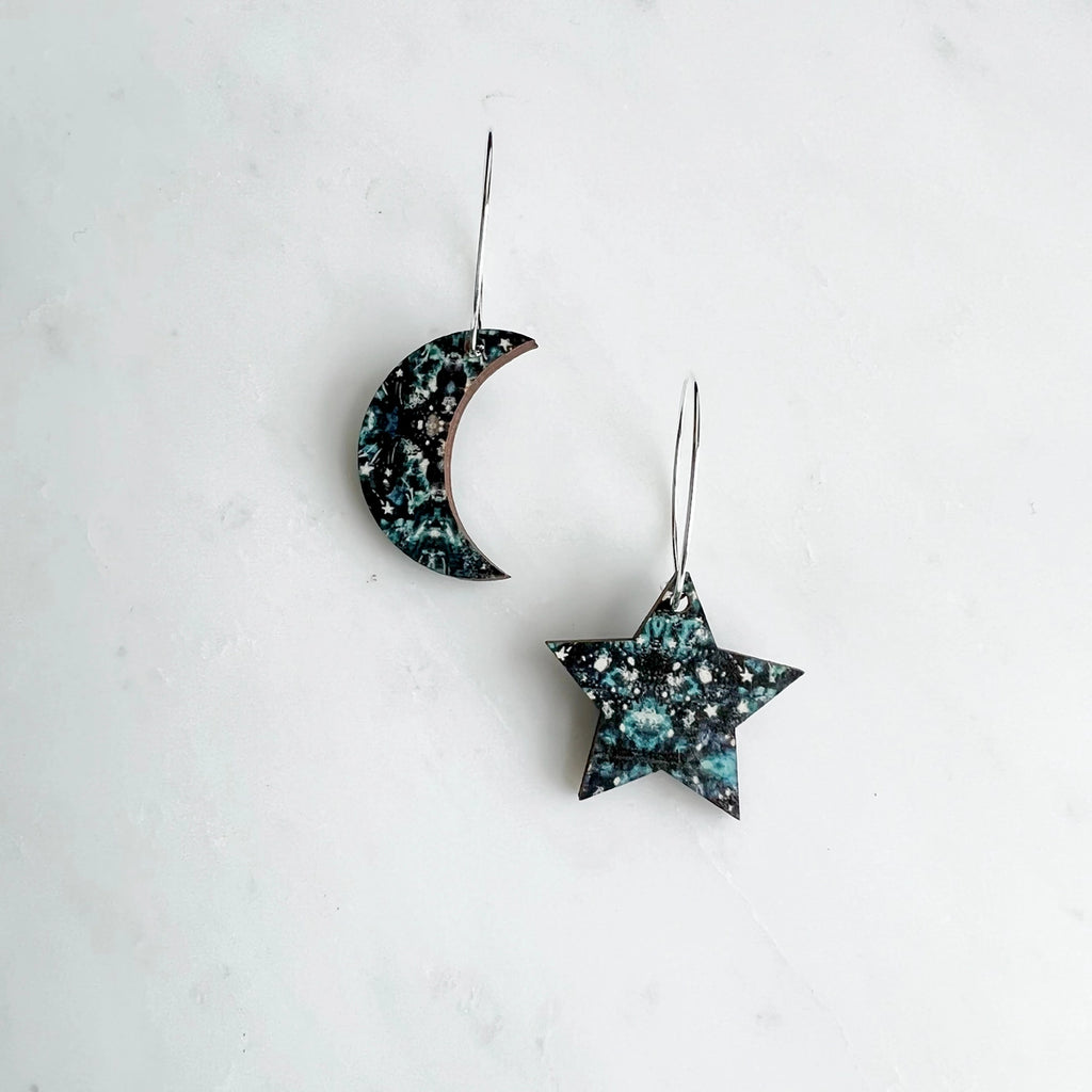 Earth and Elements Jewellery

https://www.earthandelements.co.uk › products › moon-star-hoop-earrings-gold-silver-rose-gold-hoop